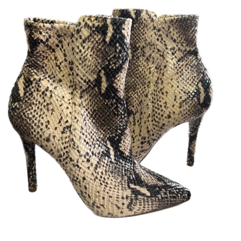 Jessica Simpson snake skin booty 
BLACK FRIDAY DEALS CHECK OUT MY CLOSET